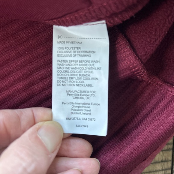 Callaway Golf Women's Ribbed Burgundy Pullover with half zipper. Size M - Picture 3 of 3